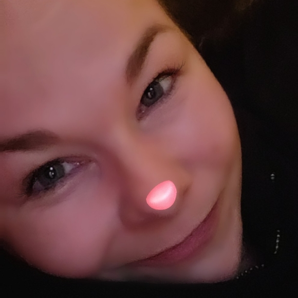 Meet your Posher, April - Picture 2 of 3